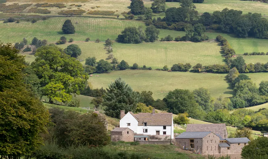 Tŷ canoloesol a achubwyd gan arian y Loteri Genedlaethol yn barod i ddechrau ar ei bennod newydd Llwyn Celyn