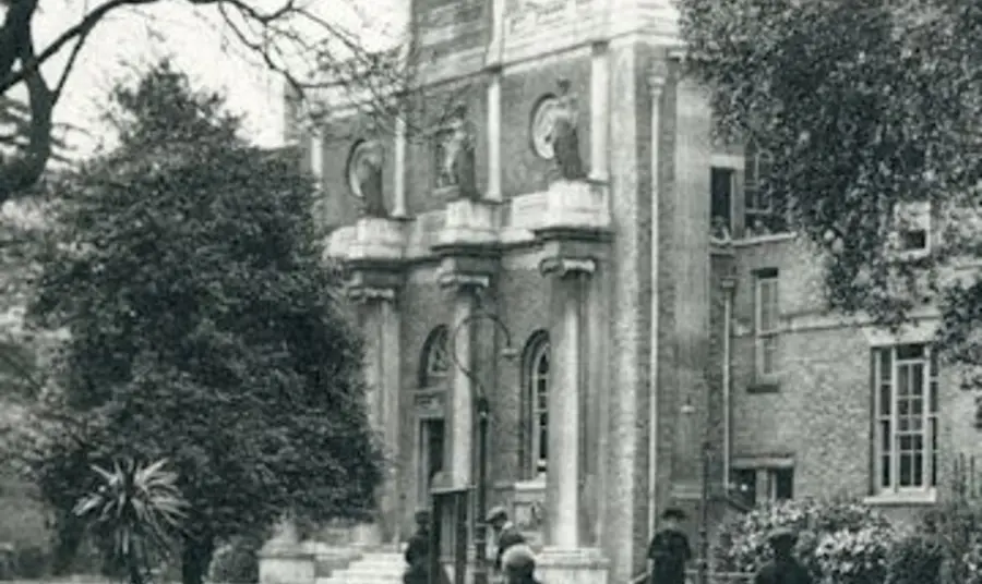 Ealing Public Library in 1910 Ealing Public Library in 1910