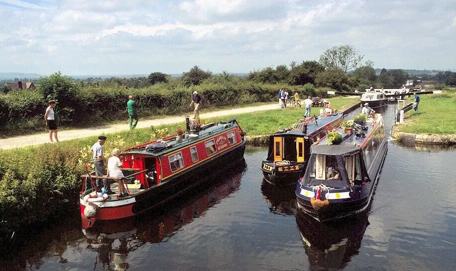 Canal boats on Kennet and Avon canal