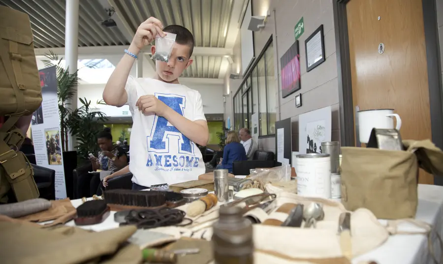People research, evaluate and interpret Wilfred Owen's view of life in the trenches Examining some First World War artefacts at a community workshop