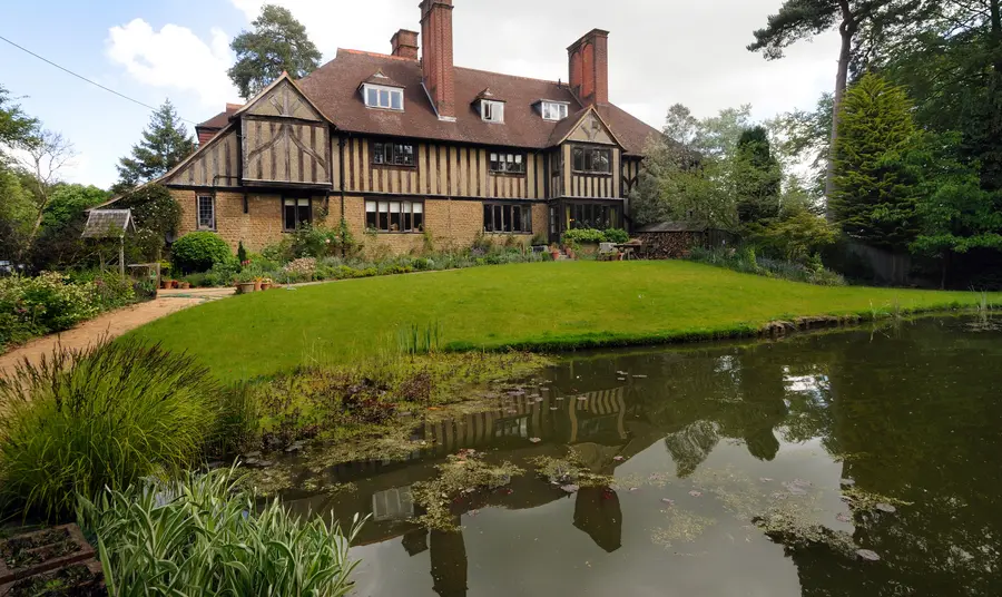 Catalyst Endowment: Watts Gallery Limnerslease house