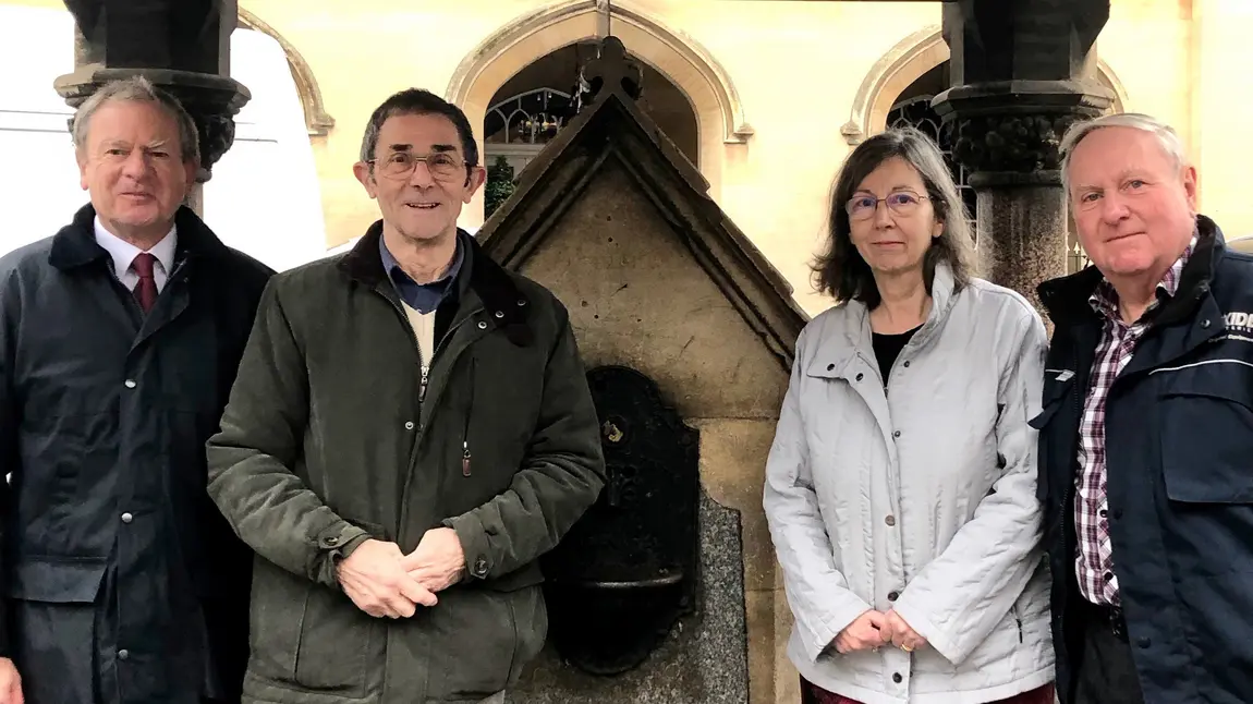 Sleaford’s historic drinking fountain to enter the fightback against plastic waste People standing by water fountain