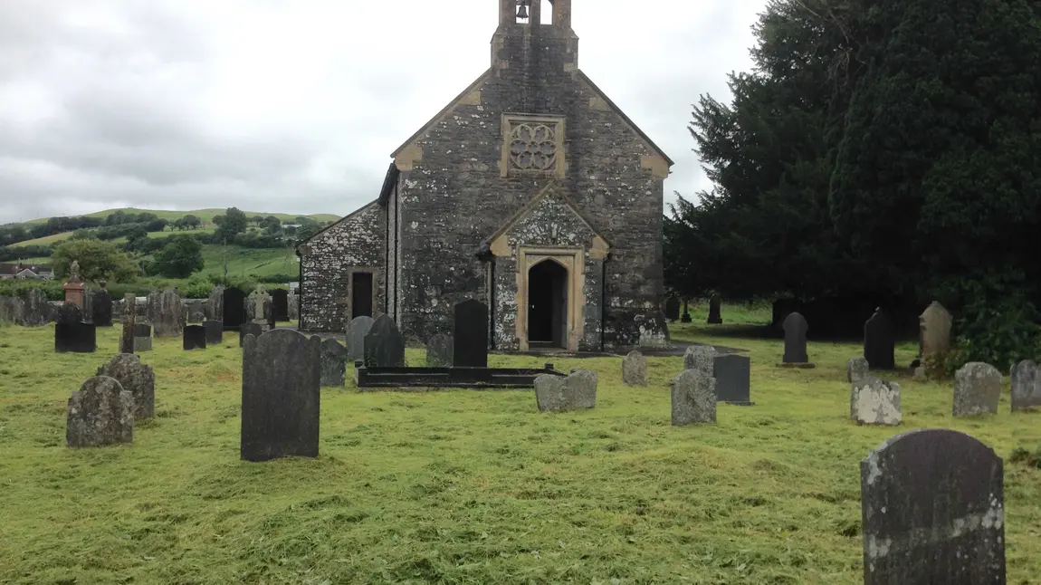Pentref yn y Canolbarth yn cofio arwyr y Rhyfel Byd Cyntaf Eglwys, Llanfair Clydogau