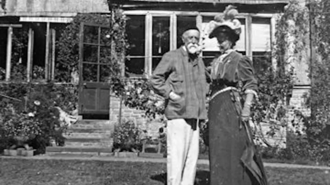 George and Mary Watts outside Limnerslease George and Mary Watts outside Limnerslease