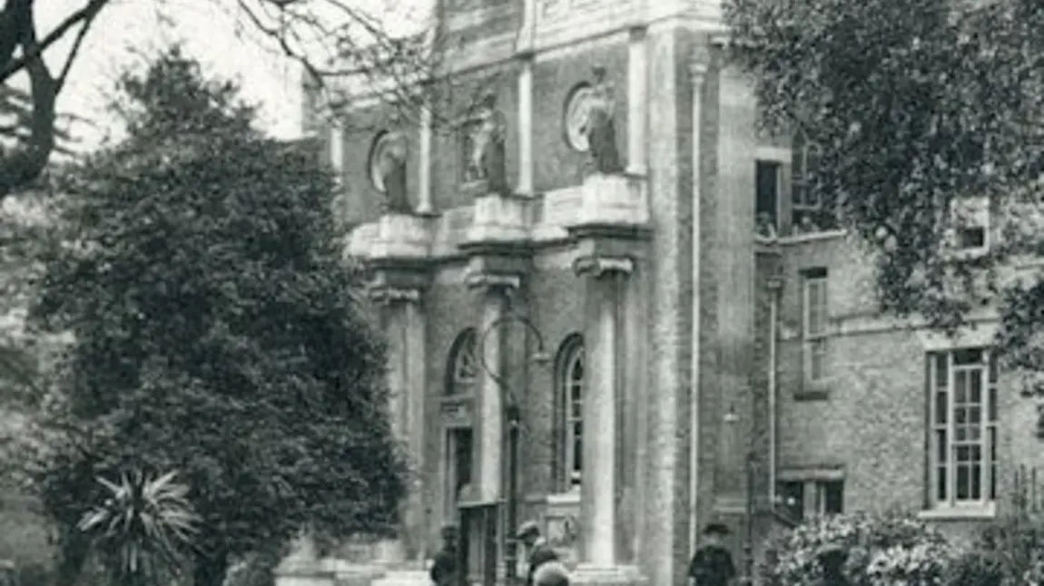 Ealing Public Library in 1910 Ealing Public Library in 1910