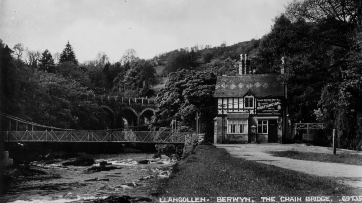 Pont Gadwyni Hanesyddol Llangollen yn ail-agor i’r cyhoedd ar ôl 30 mlynedd Pont Gadwyni Hanesyddol Llangollen yn ail-agor i’r cyhoedd ar ôl 30 mlynedd